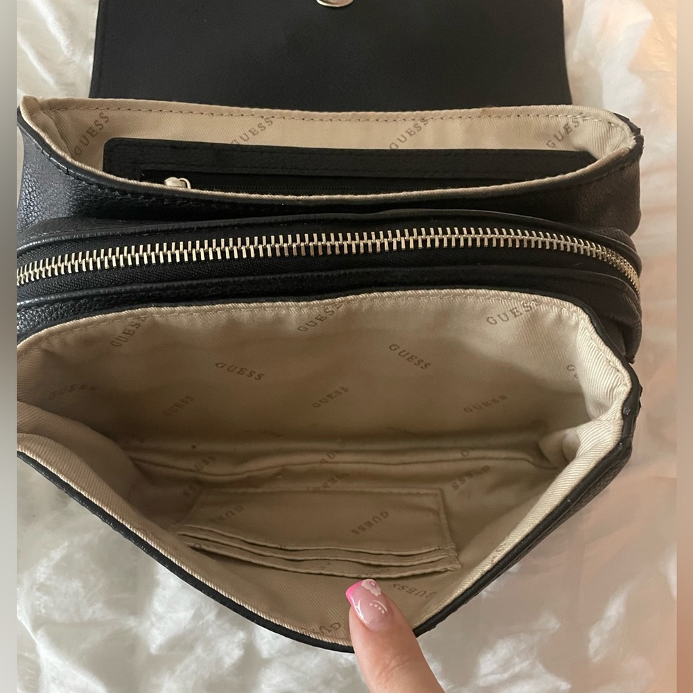Black and silver Guess Handbag - Picture 5 of 7